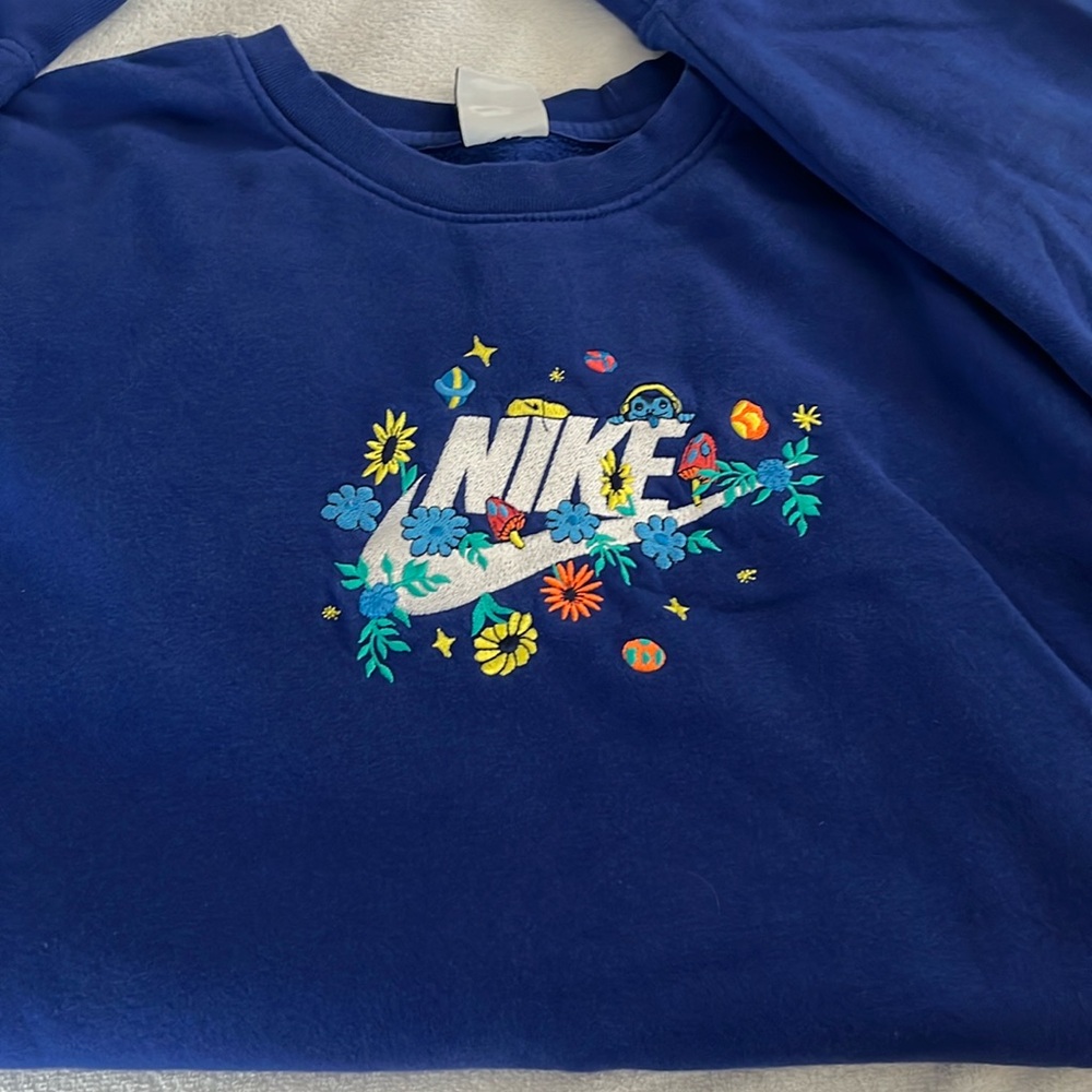 Nike women’s sweatshirt